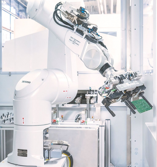 史陶比爾機器人精準優化電路板測試流程